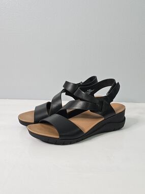 Baretraps Black Caley Cross-Strap Sandals